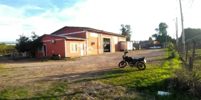 Pavilhão à venda no Camobi: 