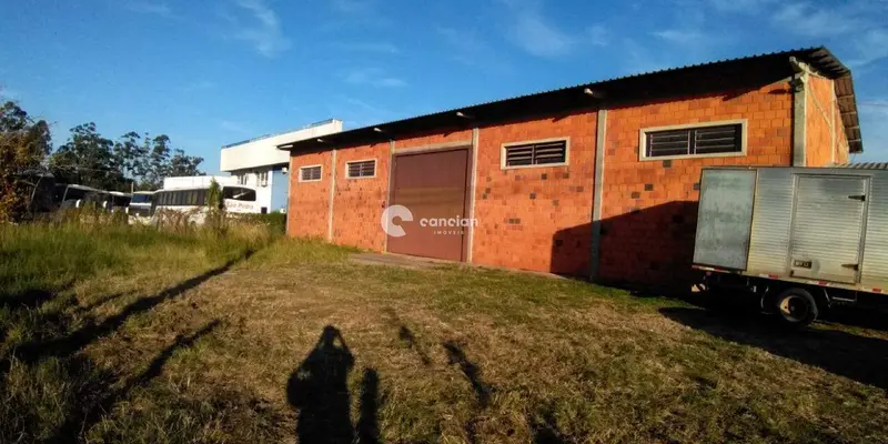 Pavilhão à venda no Camobi: 