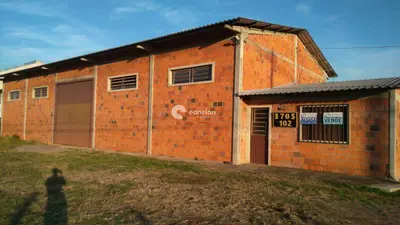 Pavilhão à venda no Camobi: 