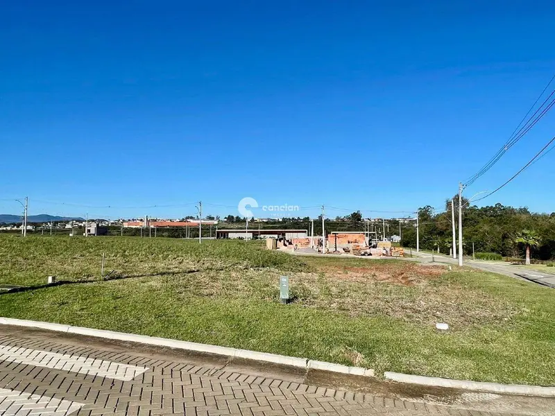 Terreno à venda no Camobi: