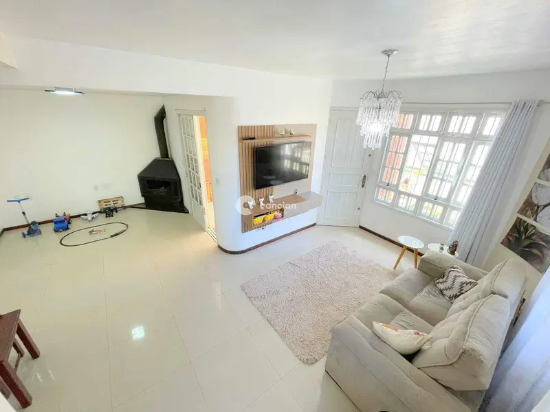 Casa de Condomínio à venda no Camobi: 