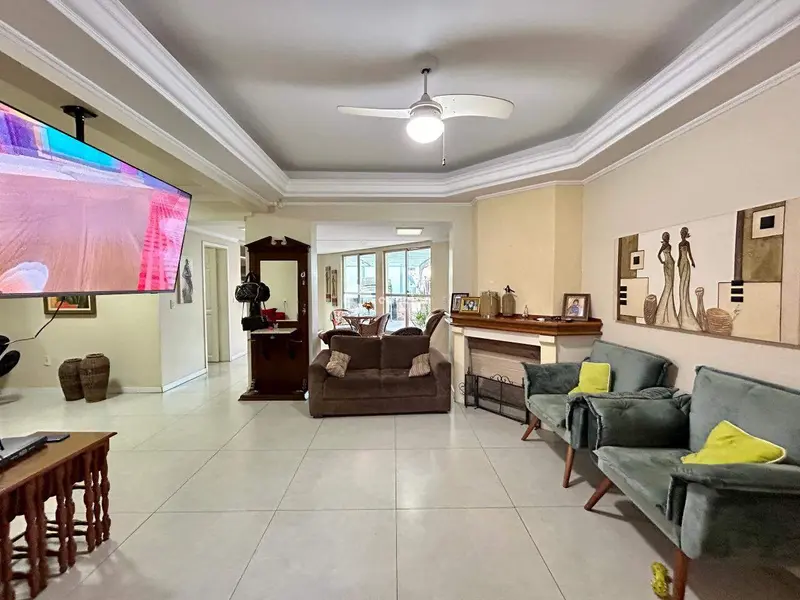 Casa à venda no Centro: 