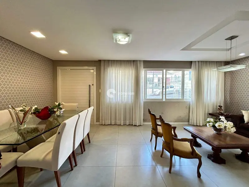Casa à venda no Centro: 