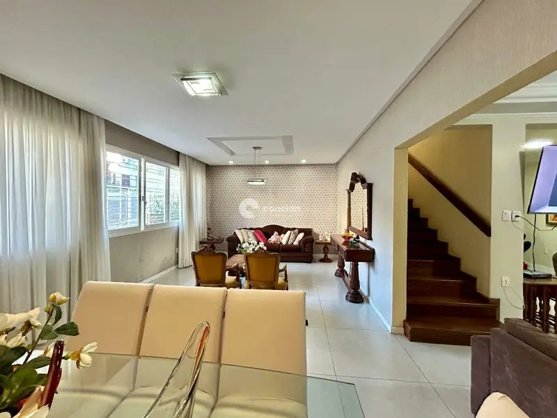 Casa à venda no Centro: 