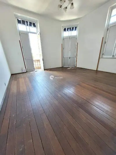 Prédio Comercial à venda no Centro: 