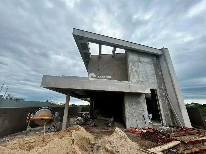 Casa de Condomínio à venda no Camobi: 