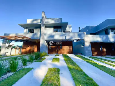 Casa de Condomínio à venda no Camobi: 