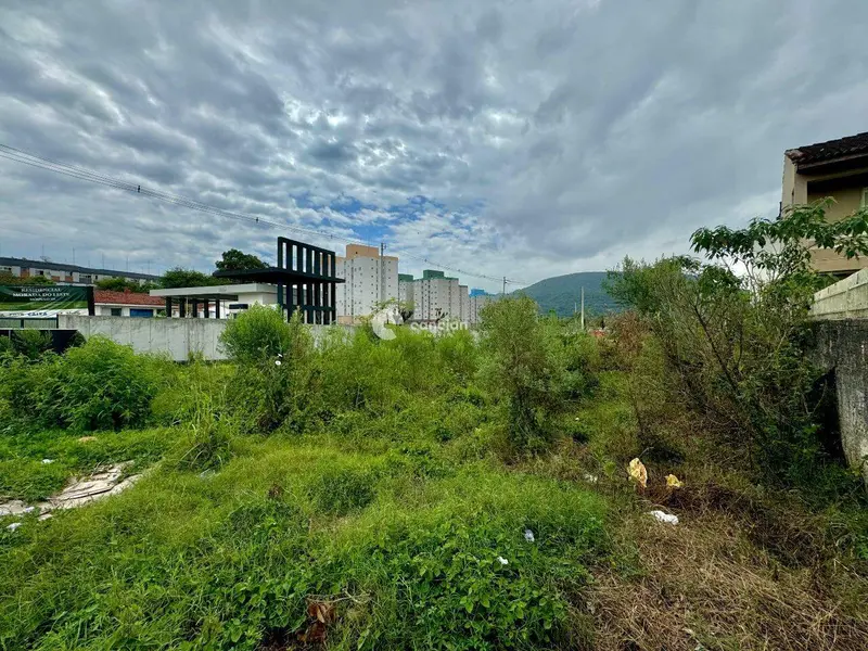 Terreno à venda no Camobi: 