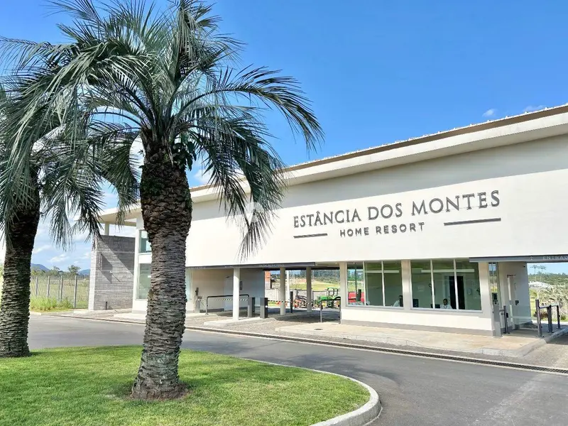 Terreno em condomínio à venda no Tomazetti:
