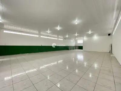 Pavilhão à venda no Camobi: 