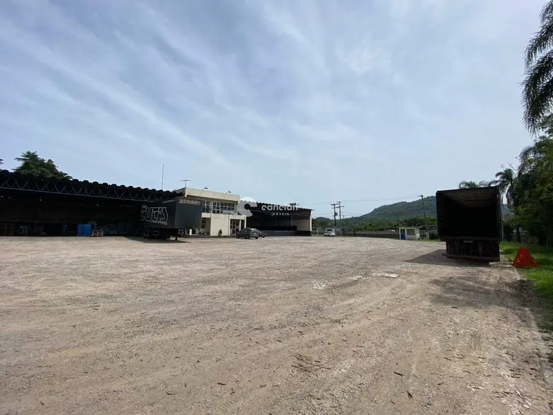 Terreno Comercial à venda no Camobi: 