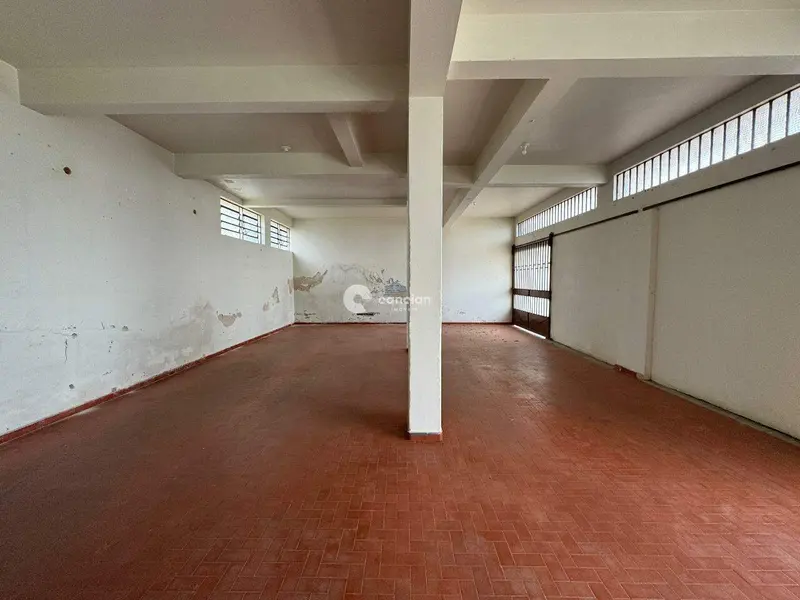 Casa Comercial à venda no Camobi: 