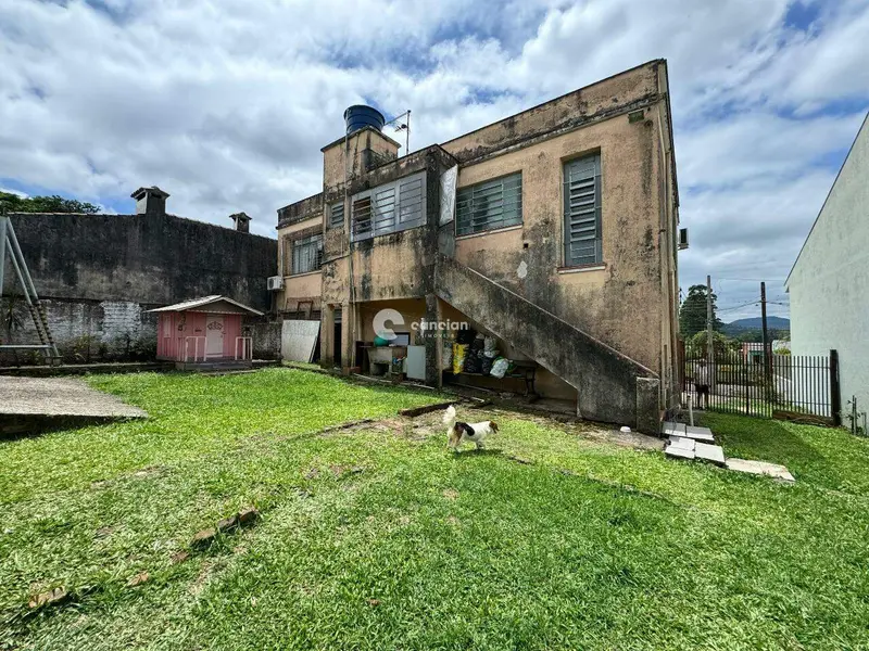Casa Comercial à venda no Camobi: 