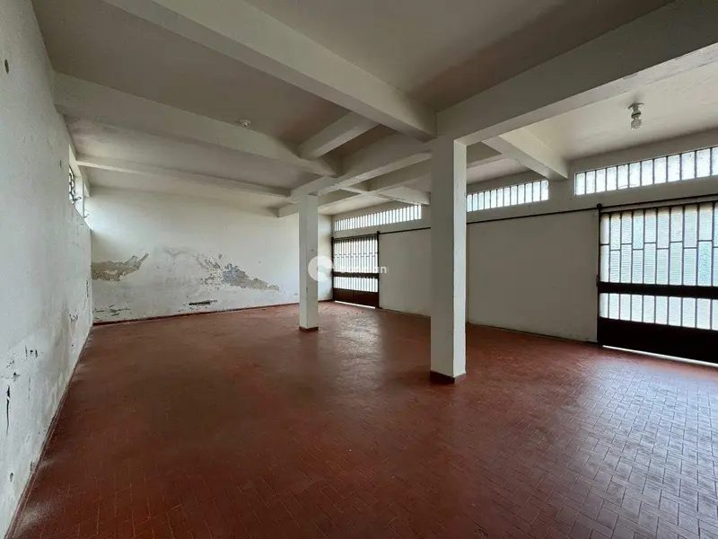 Casa Comercial à venda no Camobi: 