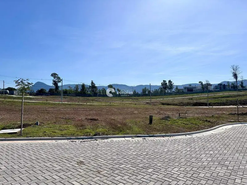 Terreno à venda no Camobi: 