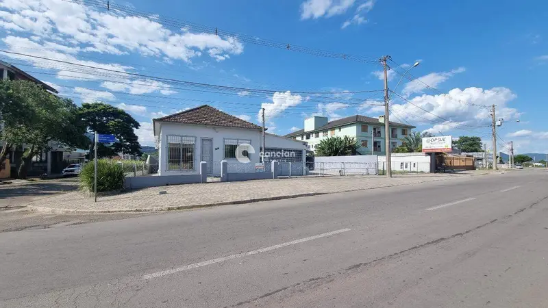 Terreno Comercial à venda no Camobi: 