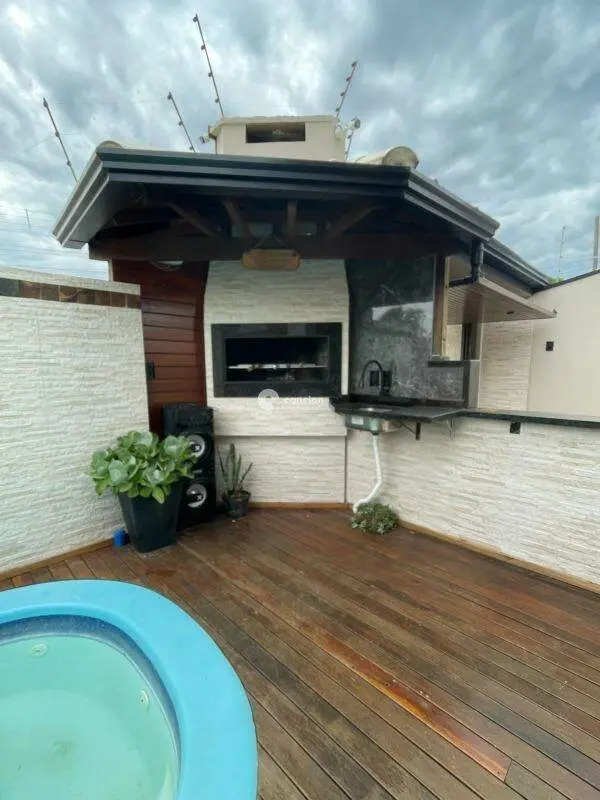 Casa à venda no Juscelino Kubitschek: 