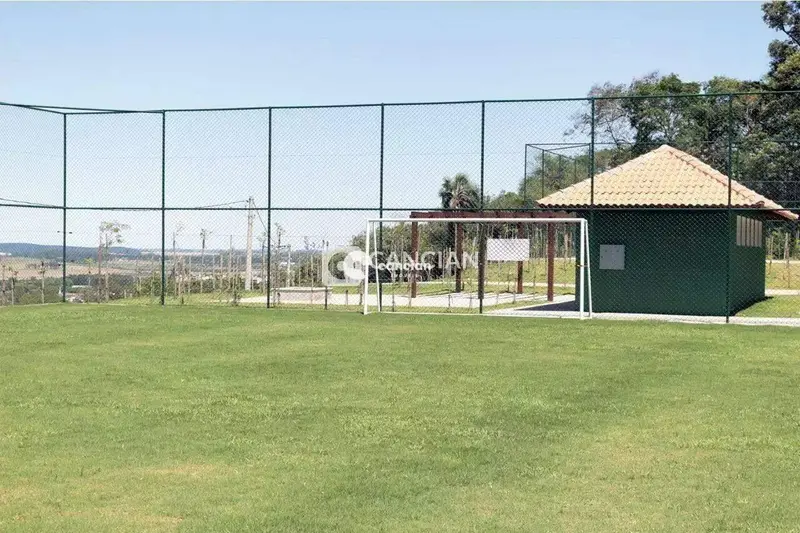 Terreno em condomínio à venda no Tomazetti: 
