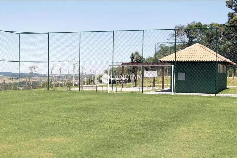 Terreno em condomínio à venda no Tomazetti: 