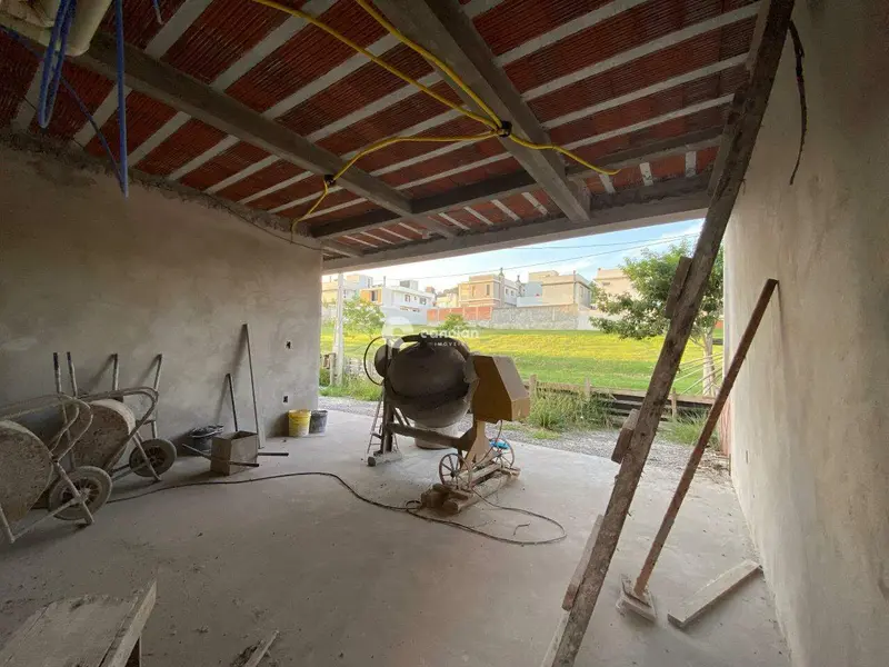 Casa de Condomínio à venda no Tomazetti: 