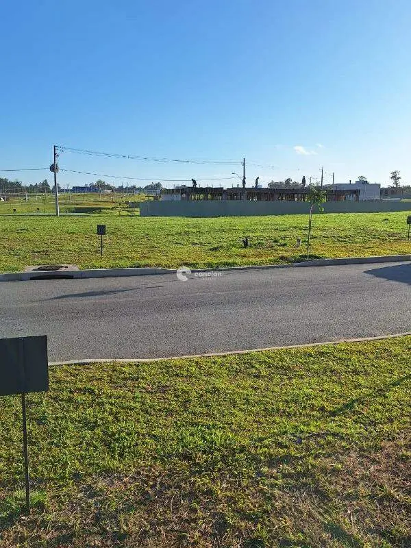 Terreno em condomínio à venda no Tomazetti: 