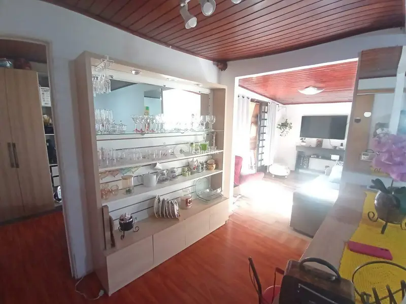 Apartamento à venda no Tancredo Neves: