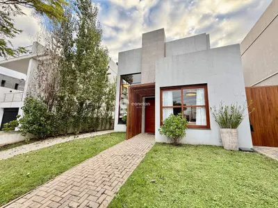 Casa de Condomínio à venda no Tomazetti: 