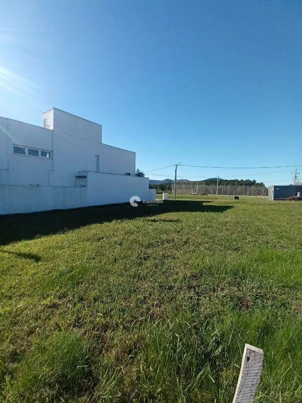 Terreno em condomínio à venda no São José: