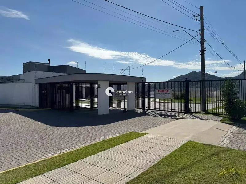 Terreno em condomínio à venda no São José: