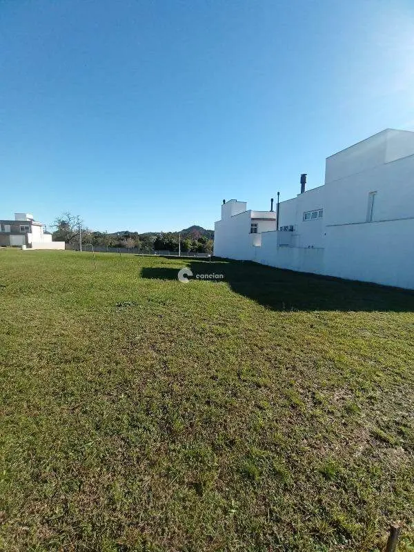 Terreno em condomínio à venda no São José: