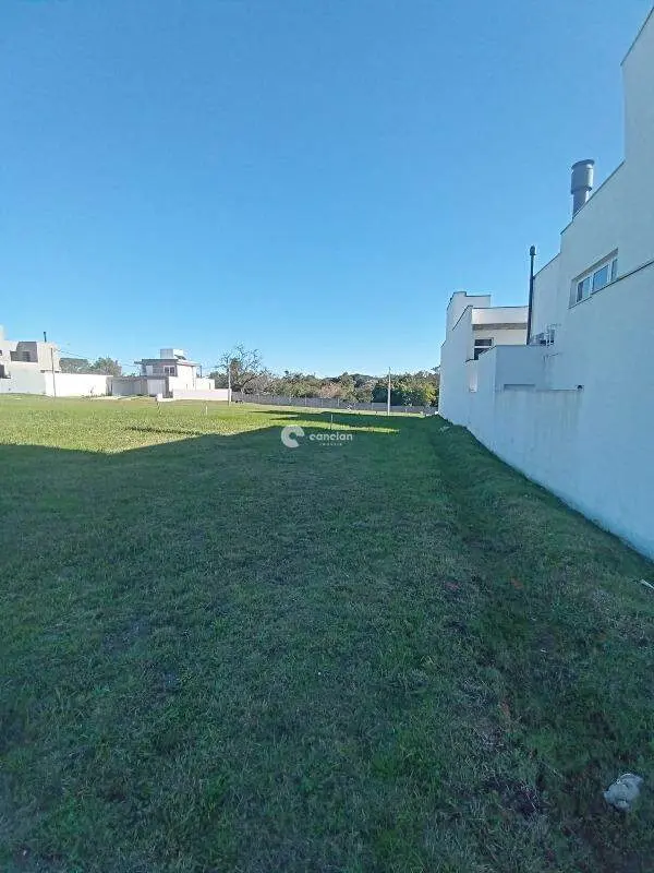 Terreno em condomínio à venda no São José: