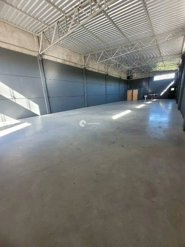 Pavilhão à venda no Boi Morto: