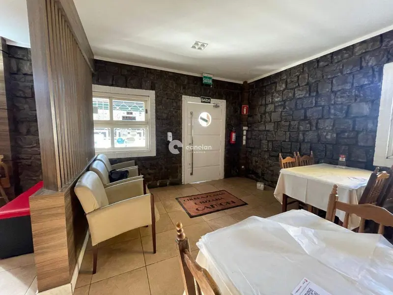 Casa Comercial à venda no Camobi: 