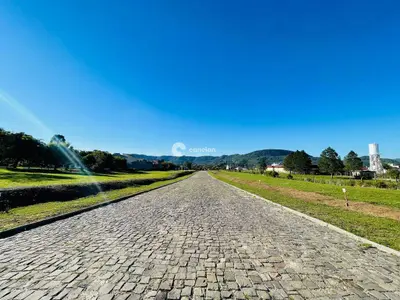 Terreno à venda no Camobi: 