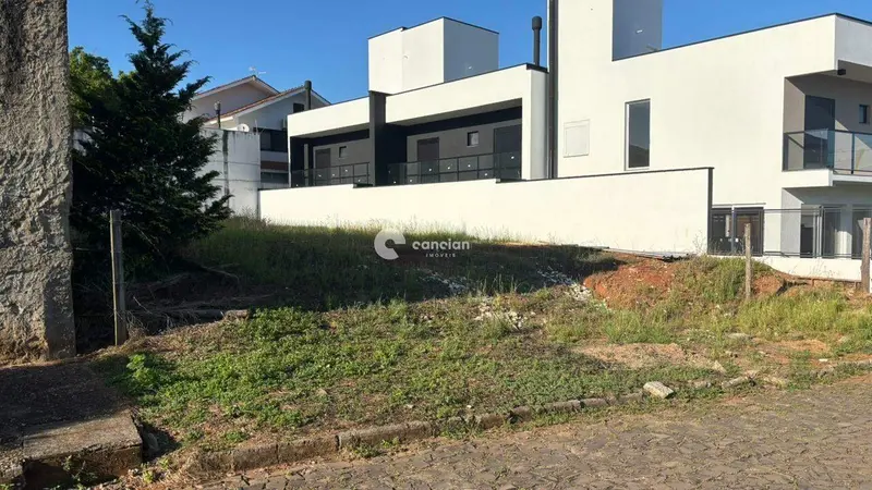 Terreno à venda no Camobi: 