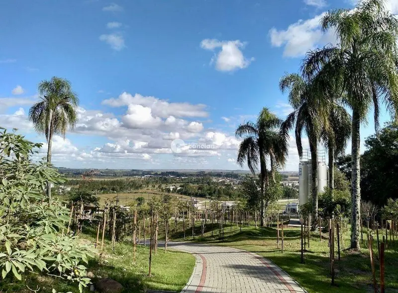 Terreno em condomínio à venda no Tomazetti: 