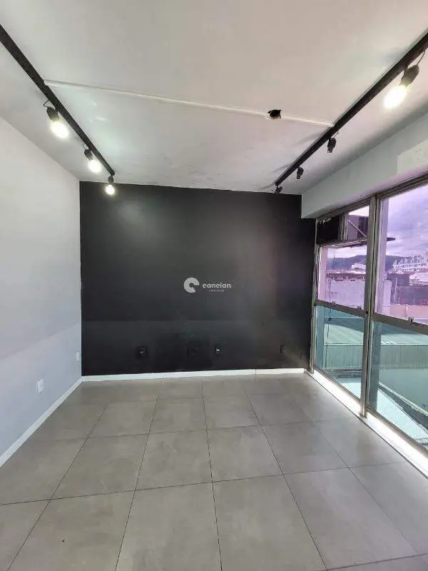 Sala Comercial à venda no Centro: 