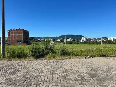 Terreno à venda no Camobi: 