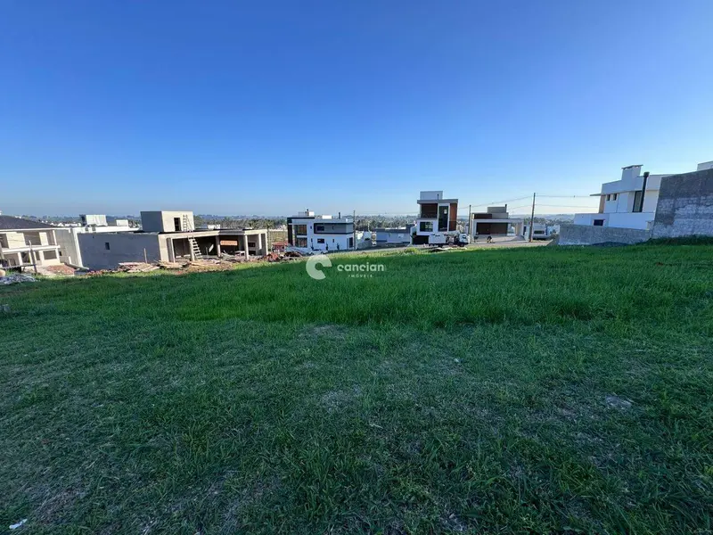 Terreno em condomínio à venda no Tomazetti: 