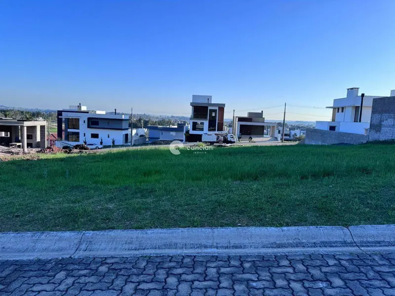 Terreno em condomínio à venda no Tomazetti: 