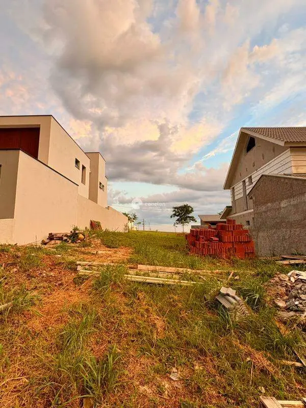 Terreno em condomínio à venda no Tomazetti: 