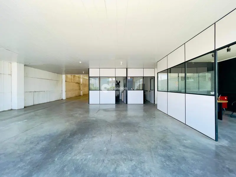 Ponto Comercial para aluguel no Uglione: