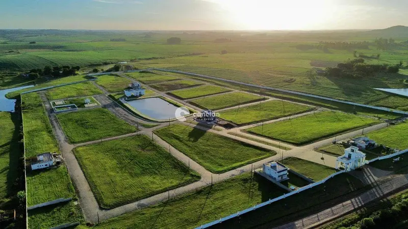 Terreno à venda no Camobi: 