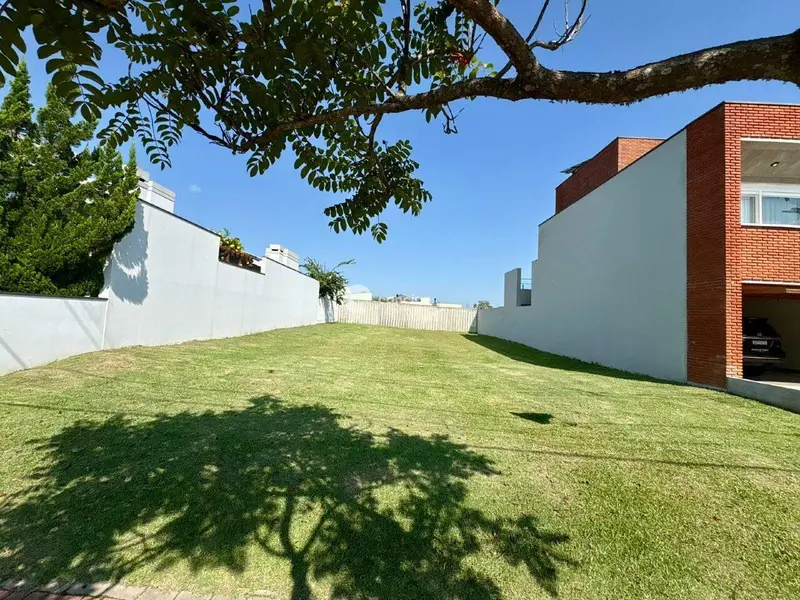 Terreno em condomínio à venda no Tomazetti: 
