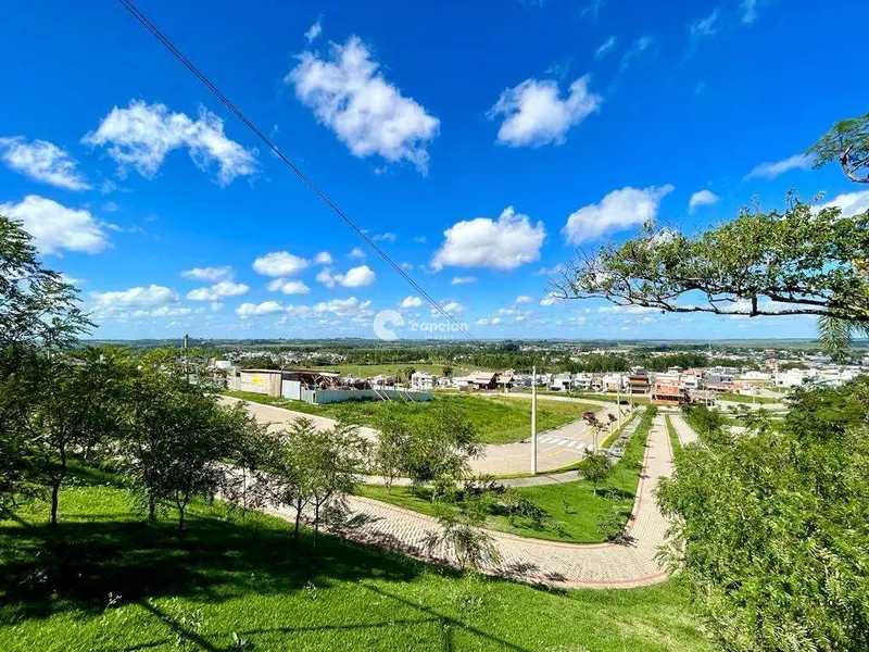 Terreno em condomínio à venda no Tomazetti: 