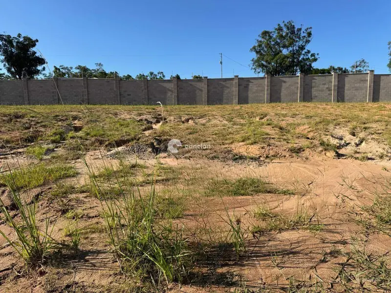 Terreno em condomínio à venda no Tomazetti: 