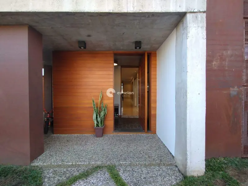 Casa à venda no Tomazetti: Entrada