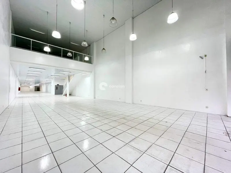 Pavilhão para aluguel no Centro: