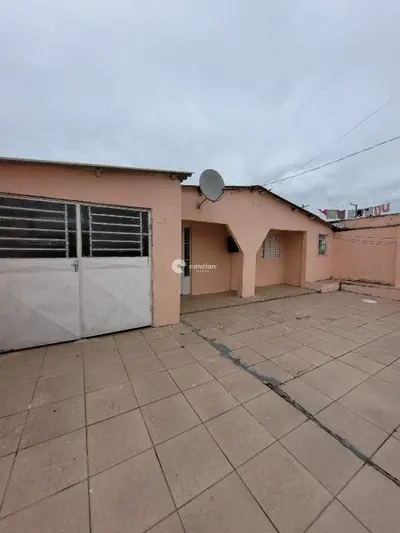 Casa à venda no Tancredo Neves: 
