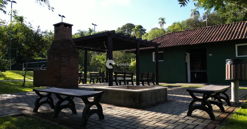 Terreno em condomínio à venda no Tomazetti: 